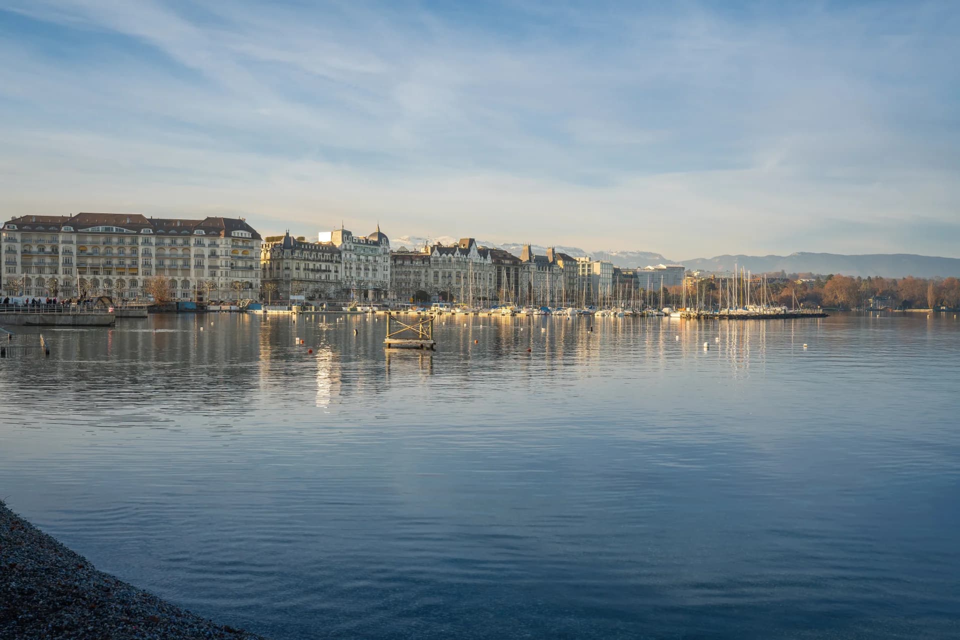 La rada di Ginevra, tra Francia e Svizzera